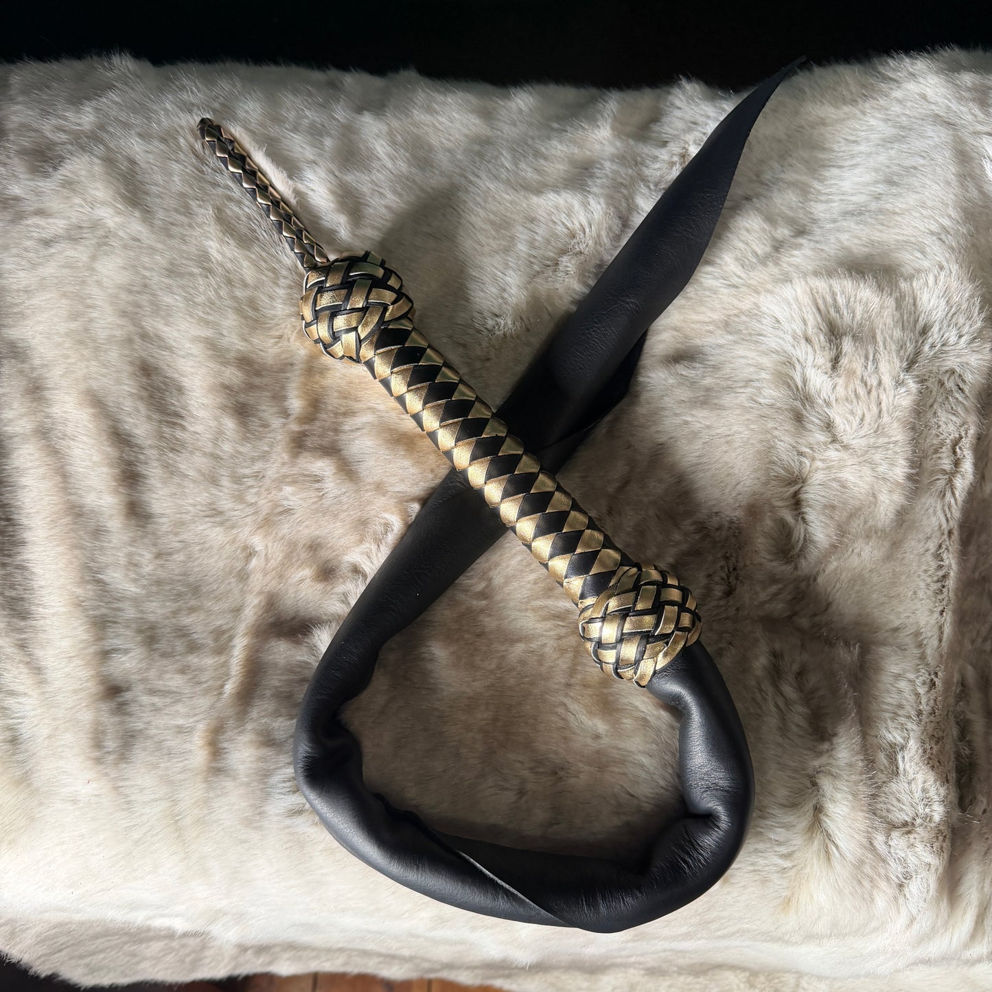 Goldfinger | Black Cowhide Dragon Tail