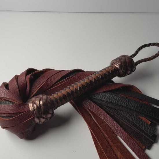 Video of the Oloroso flogger, whisky and chocolate floater cowhide with a chocolate and tan braided handle